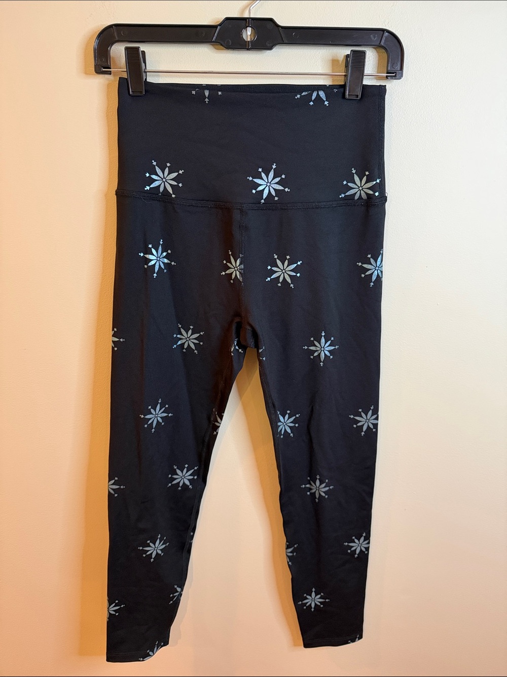 5/$25 Beyond Yoga Black Leggings with Light Blue Foil Starburst Print